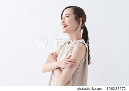 Female portrait 106285572