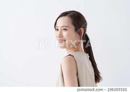 Female portrait 106285583