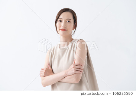 Female portrait 106285590