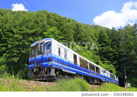 Oza Toro Observation Train (Aizu Railway) 106286862