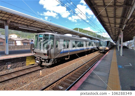 JR West 223 series 2500 series R52 formation + 223 series 6000 series Kosei Line B Local bound for Omi Maiko 106288349