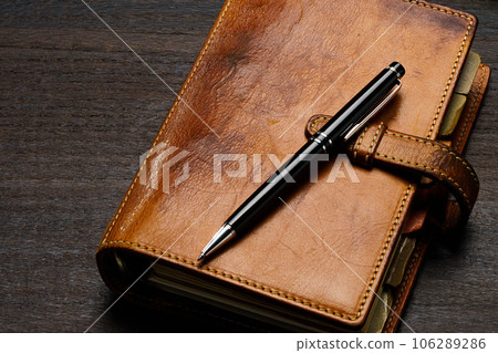 System notebook and pen 106289286