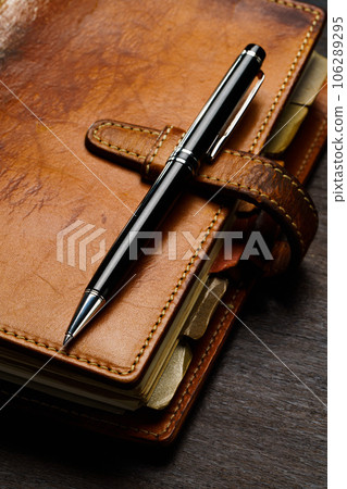 System notebook and pen System notebook and pen 106289295