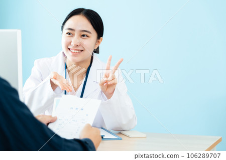 Female pharmacist giving medication guidance 106289707