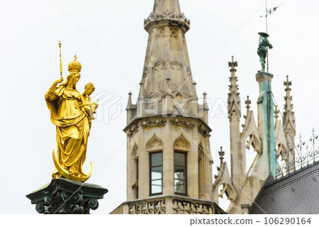 Virgin Mary statue on Marienplatz square by Town Hall, Munich, Germany. 106290164