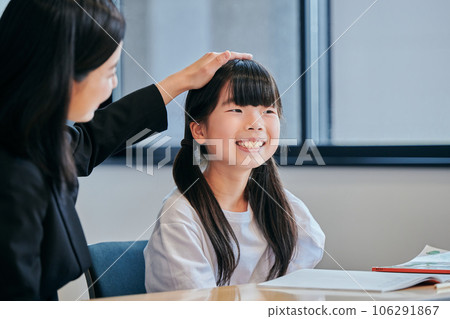 小學生補習班獲老師表揚 小學生補習班獲老師表揚 106291867