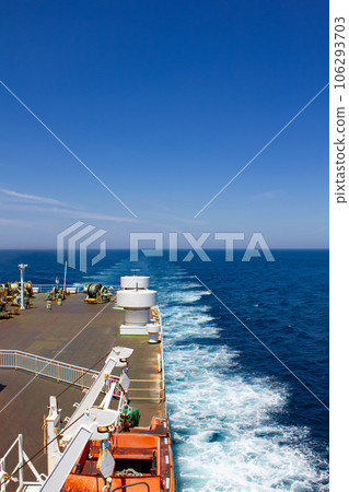 Ferry trail over the Pacific Ocean 106293703