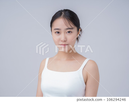 Young woman beauty 106294246