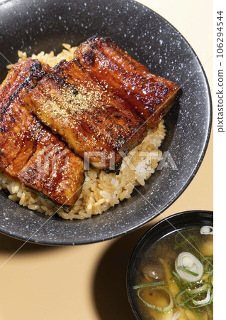 鰻魚飯和味噌湯 106294544