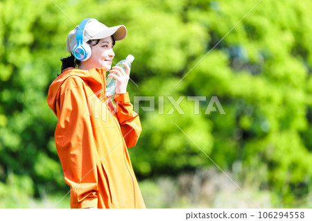 Young woman drinking water 106294558