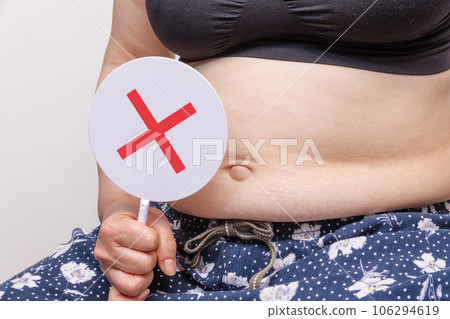 [Debeso plate with an overweight housewife] 106294619