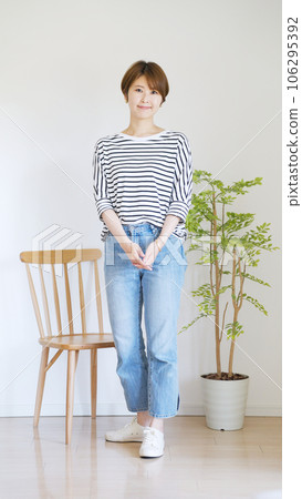 Fashion coordination of women's spring clothes and summer clothes Full body (portrait) 106295392