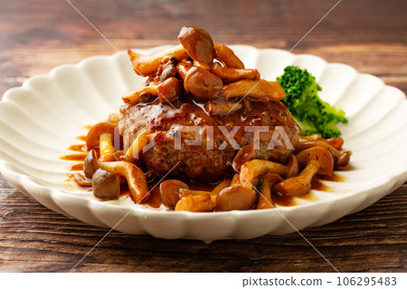 Japanese-style braised mushroom hamburger butter soy sauce 106295483
