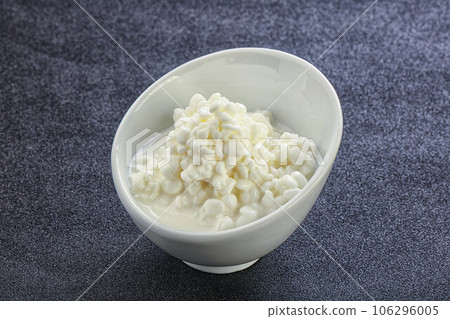 Dietary granulated cottage cheese for breakfast 106296005