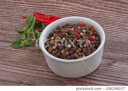 Red, black, yellow pepper mix Red, black, yellow pepper mix 106296037