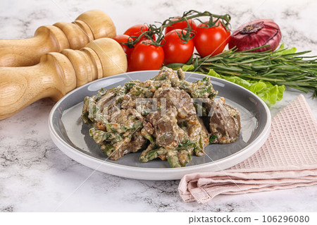 Fried turkey liver with herbs in cream sauce 106296080