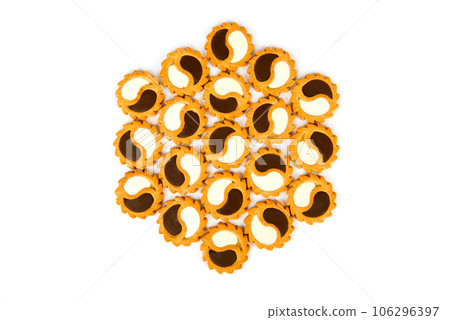 Dark and white chocolate biscuits isolated on white background. Beautiful pattern. 106296397