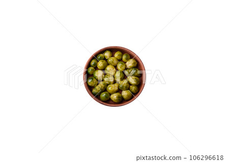 Delicious boiled Brussels sprouts on a ceramic plate on a dark concrete background 106296618