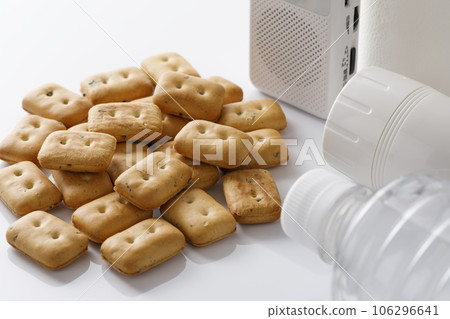 Emergency food kanpan 106296641