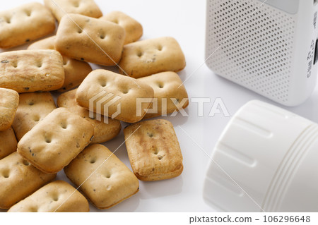 Emergency food kanpan 106296648