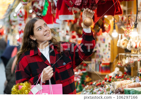 Girl shopping at festive fair before Xmas 106297166