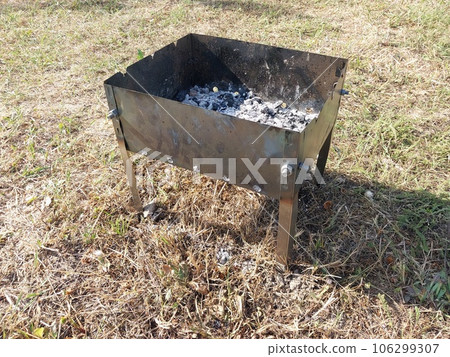 Metal brazier for ignition of firewood for shish kebab 106299307