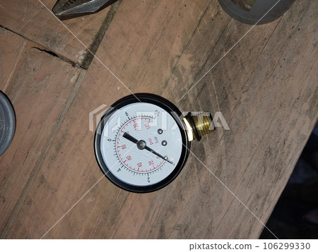 Pressure gauge for measuring water pressure in a water supply system 106299330