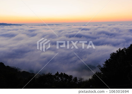 Sea of clouds seen from Mt. Onade ”Sayo Town, Hyogo Prefecture” Sea of clouds seen from Mt. Onade ”Sayo Town, Hyogo Prefecture” 106301694
