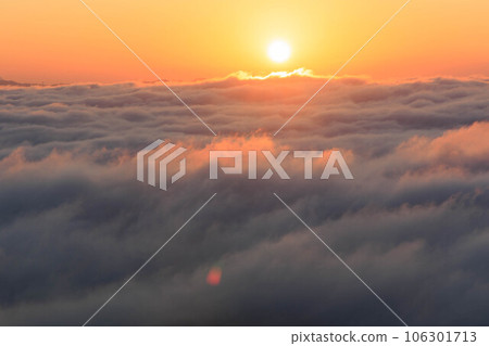 Sea of clouds seen from Mt. Onade ”Sayo Town, Hyogo Prefecture” Sea of clouds seen from Mt. Onade ”Sayo Town, Hyogo Prefecture” 106301713