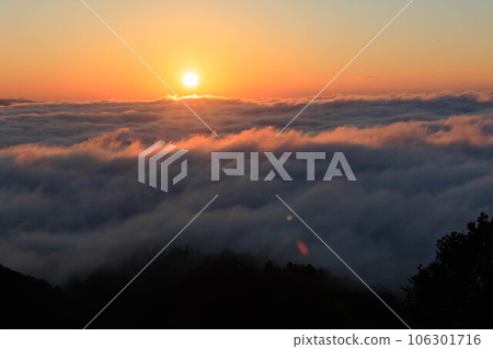 Sea of clouds seen from Mt. Onade ”Sayo Town, Hyogo Prefecture” Sea of clouds seen from Mt. Onade ”Sayo Town, Hyogo Prefecture” 106301716