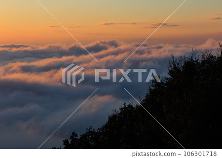Sea of clouds seen from Mt. Onade ”Sayo Town, Hyogo Prefecture” Sea of clouds seen from Mt. Onade ”Sayo Town, Hyogo Prefecture” 106301718