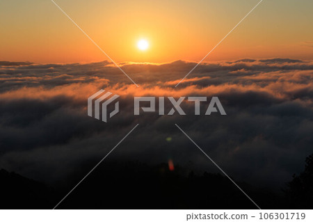 Sea of clouds seen from Mt. Onade ”Sayo Town, Hyogo Prefecture” Sea of clouds seen from Mt. Onade ”Sayo Town, Hyogo Prefecture” 106301719