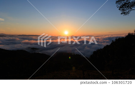 Sea of clouds seen from Mt. Onade ”Sayo Town, Hyogo Prefecture” Sea of clouds seen from Mt. Onade ”Sayo Town, Hyogo Prefecture” 106301720