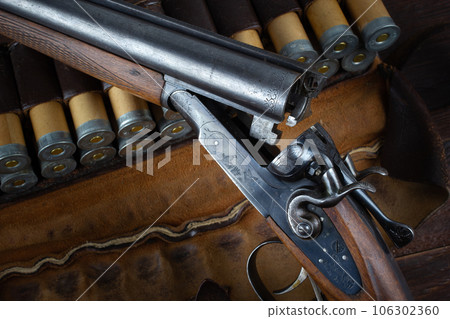 Antique 12-gauge break-action smooth-bored shotgun with paper cases. 106302360