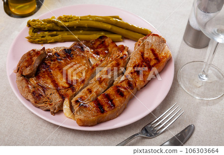 Beef steak with asparagus 106303664
