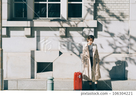 A woman who travels 106304221