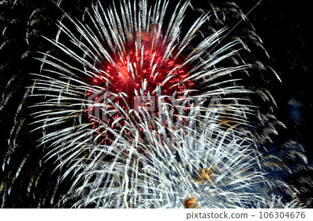 夜空中的煙花(鹿兒島錦江灣夏夜煙花) 夜空中的煙花(鹿兒島錦江灣夏夜煙花) 106304676