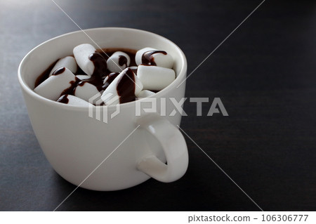 棉花糖和熱巧克力巧克力飲料 106306777