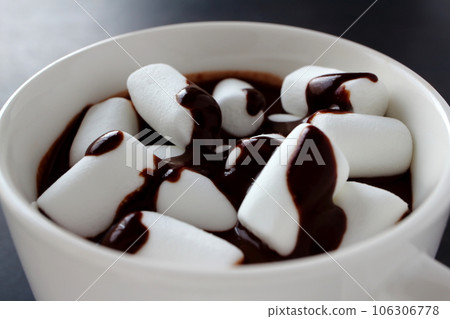棉花糖和熱巧克力巧克力飲料 106306778