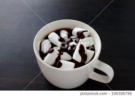 棉花糖和熱巧克力巧克力飲料 106306786