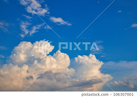 cumulonimbus clouds in the evening 106307001