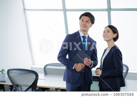 男女的企業形象 106307088