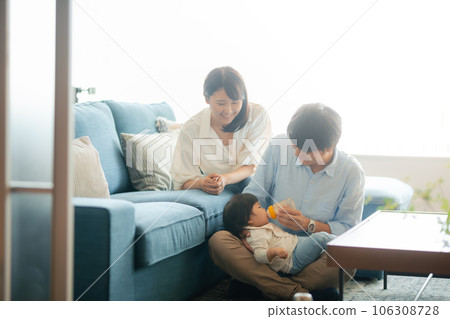 三人家庭形象 三人家庭形象 106308728
