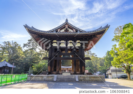 藍天映襯下的東大寺鐘樓 藍天映襯下的東大寺鐘樓 106308841