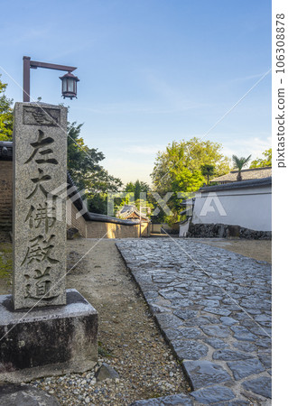 奈良東大寺二月堂左側大佛殿的後門 106308878