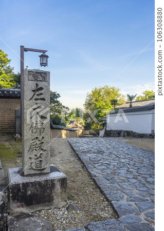 奈良東大寺二月堂左側大佛殿的後門 奈良東大寺二月堂左側大佛殿的後門 106308880
