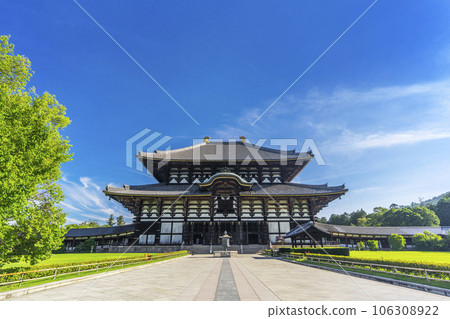 Todaiji Great Buddha Hall (Kondo) shining against the blue sky Todaiji Great Buddha Hall (Kondo) shining against the blue sky 106308922