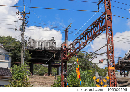 尾道/山陽幹線鐵路道口和法堂寺門 尾道/山陽幹線鐵路道口和法堂寺門 106309596