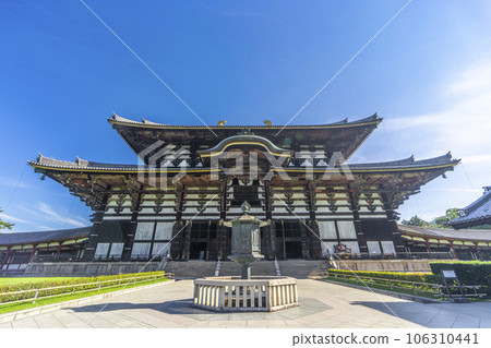 Todaiji Great Buddha Hall (Kondo) shining against the blue sky Todaiji Great Buddha Hall (Kondo) shining against the blue sky 106310441