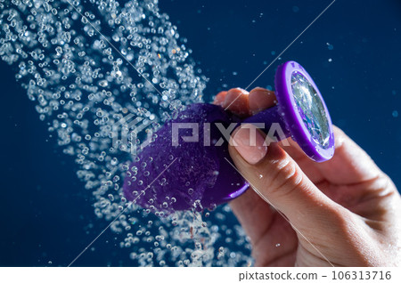 Woman washing purple anal plug under shower on... - Stock Photo [106313716]  - PIXTA